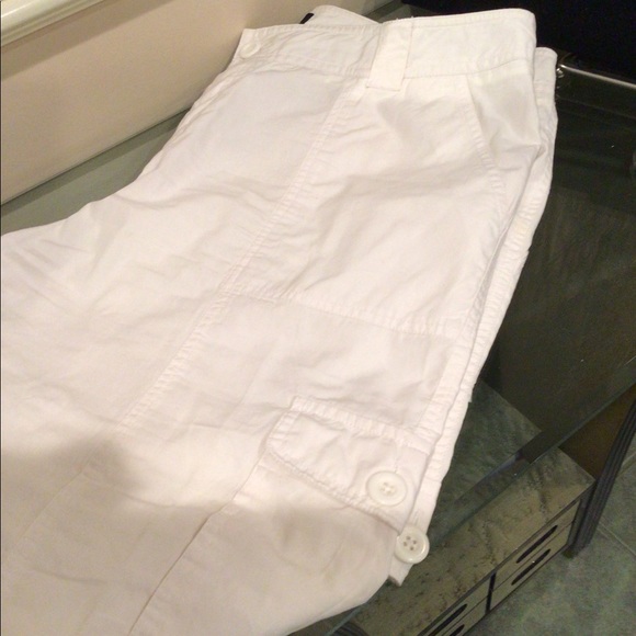 ⬇️Price Dropped ⬇️NWT white cargo capris - Picture 3 of 8